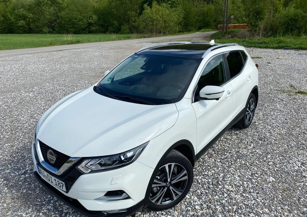 Nissan Qashqai cena 76999 przebieg: 125000, rok produkcji 2019 z Pabianice małe 704